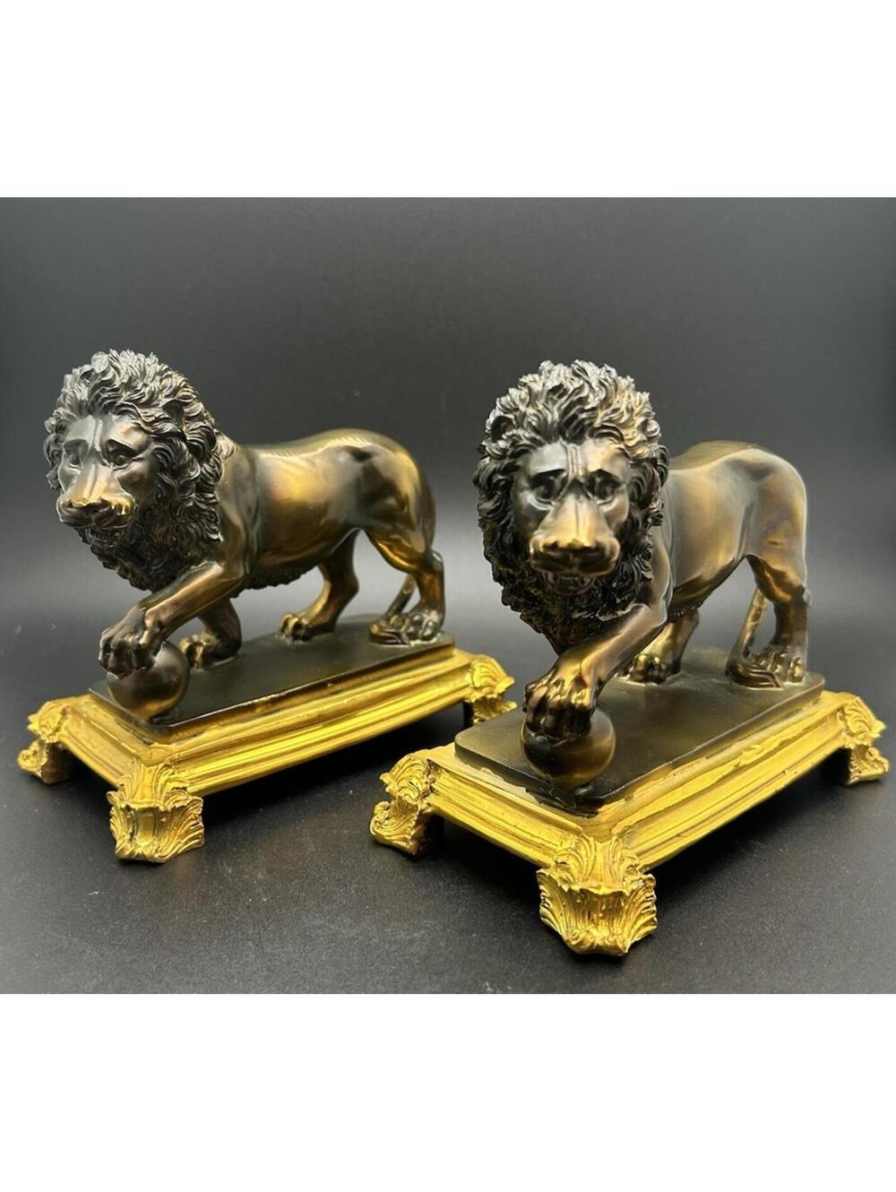 Set of 2 Medici-style Lion Bookends/statuettes